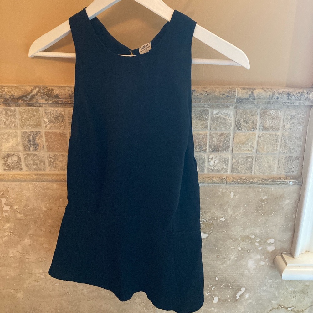 Cute black top!!